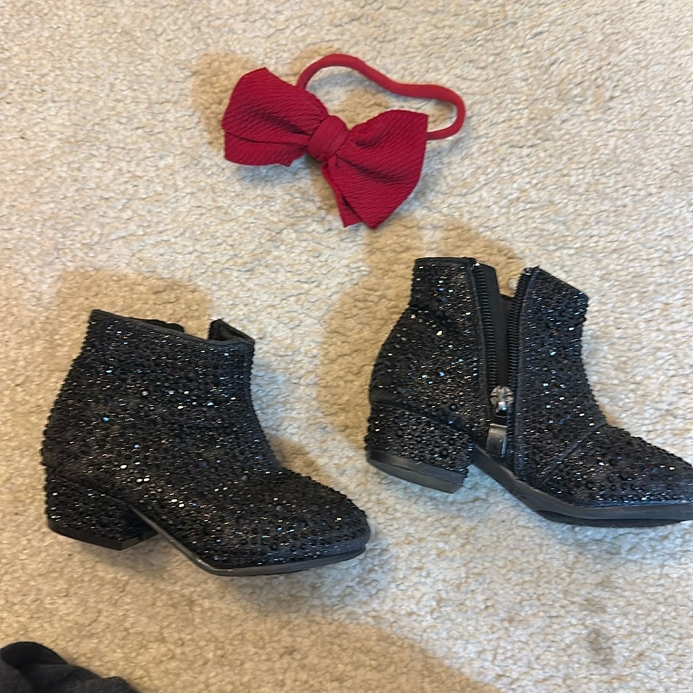 COPY - Adorable baby boots!!!
Great condition! Super boujee